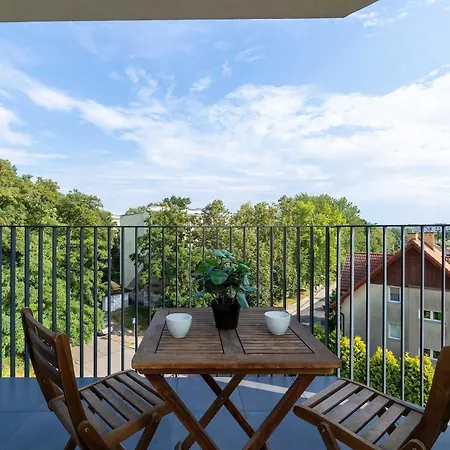 Family With Balcony And Underground Parking In Cracow By Renters Daire *