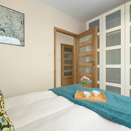 Daire Family With Balcony And Underground Parking In Cracow By Renters Krakow