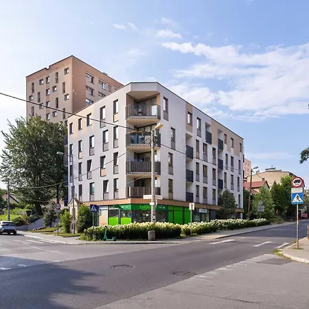 Daire Family With Balcony And Underground Parking In Cracow By Renters
